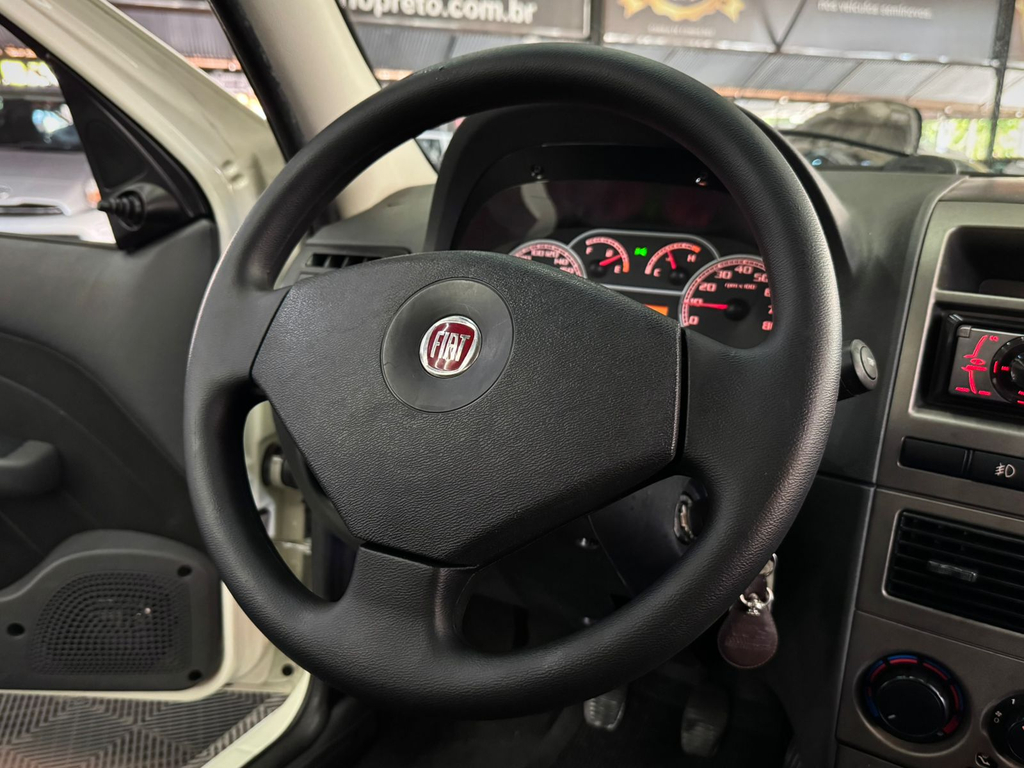 Fiat Siena Essence 1.6 16V (Flex)