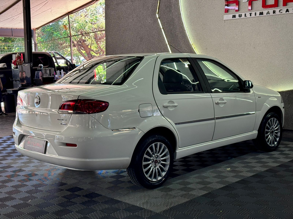 Fiat Siena Essence 1.6 16V (Flex)