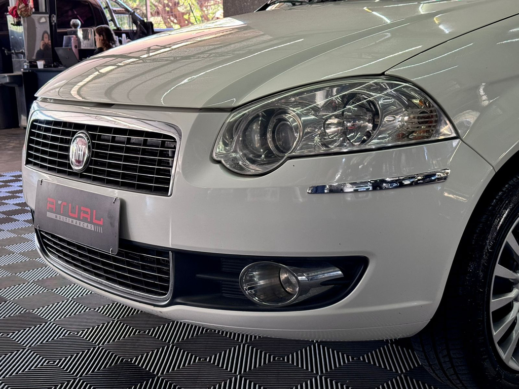 Fiat Siena Essence 1.6 16V (Flex)