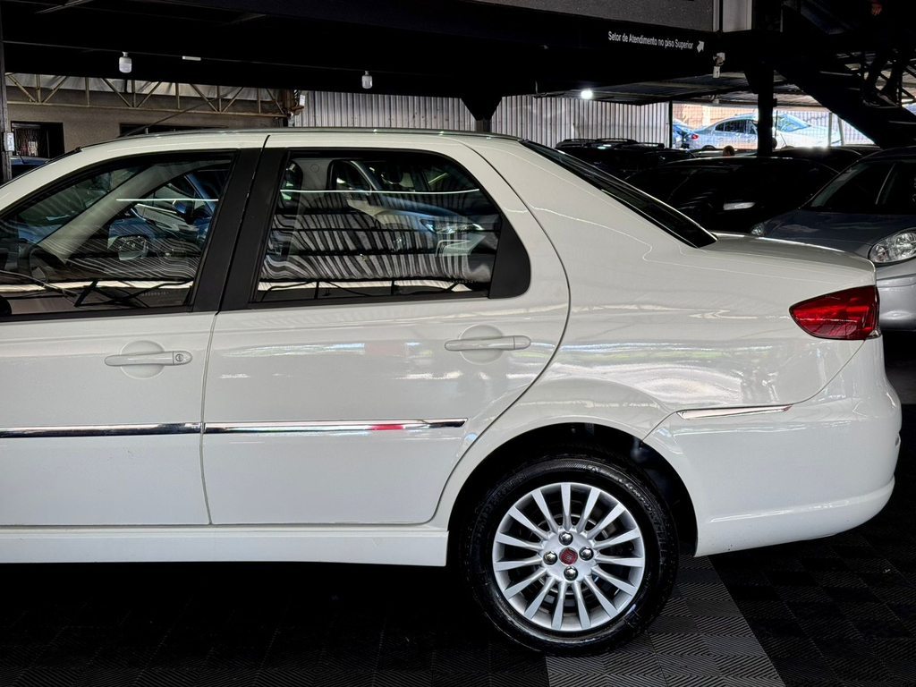 Fiat Siena Essence 1.6 16V (Flex)
