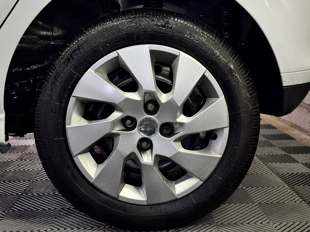 Chevrolet Onix 1.0 Lt Spe/4