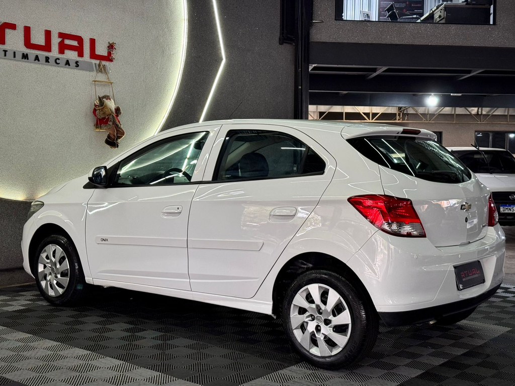 Chevrolet Onix 1.0 Lt Spe/4