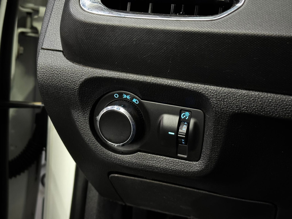 Chevrolet Onix 1.0 Lt Spe/4