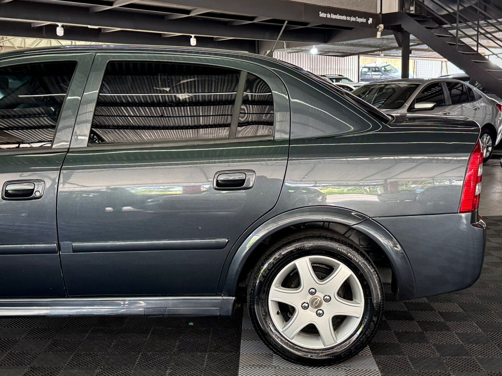 Chevrolet Astra Sedan Cinza