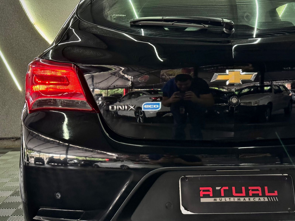 Chevrolet Onix 1.0 LT Flex