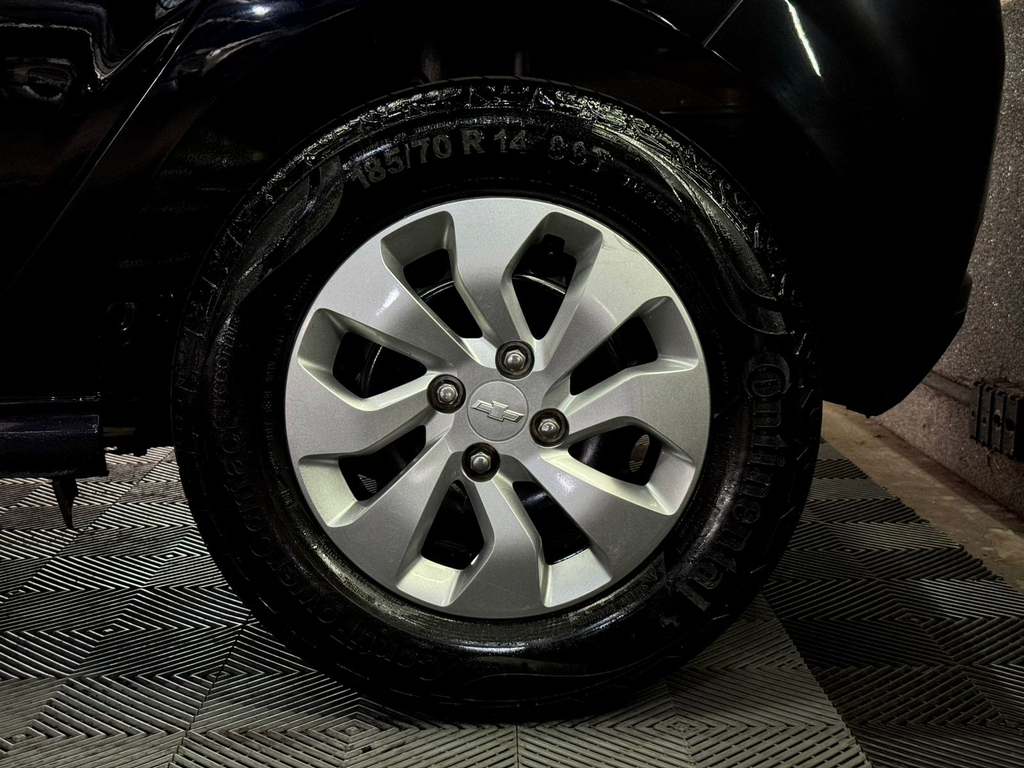 Chevrolet Onix 1.0 LT Flex