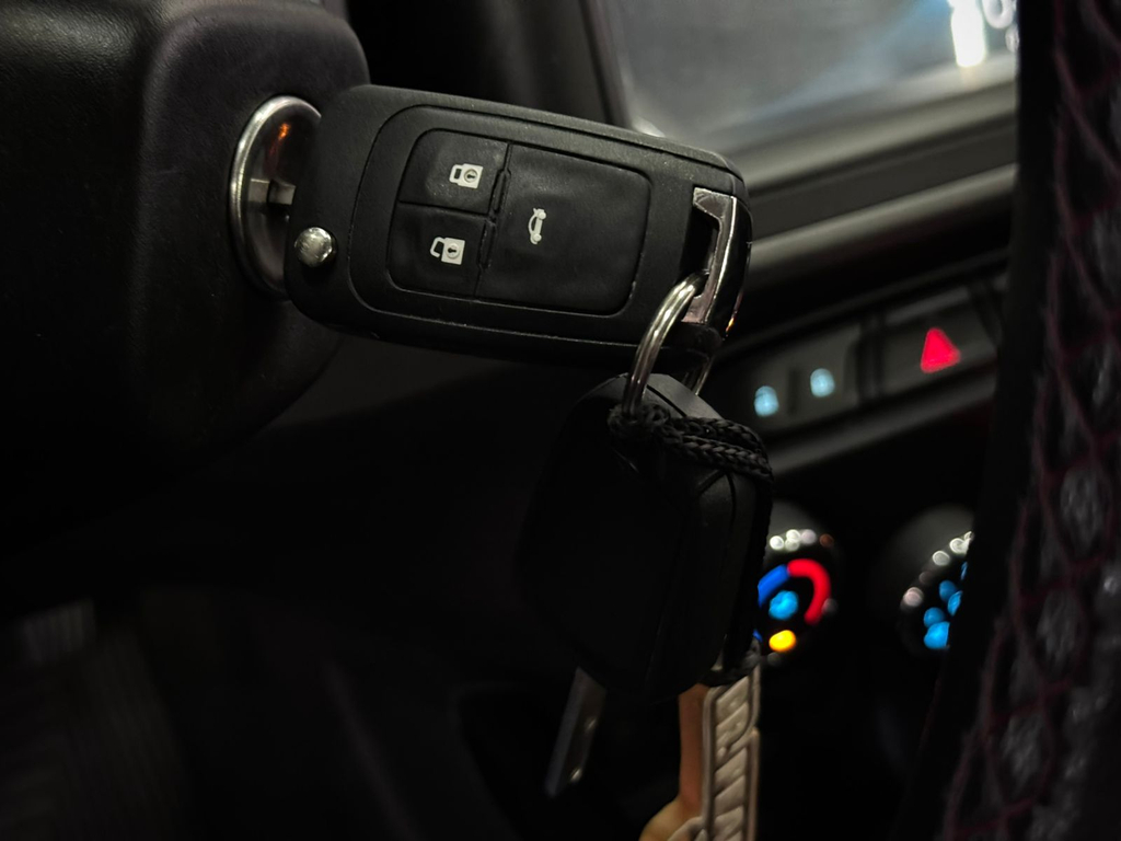 Chevrolet Onix 1.0 LT Flex