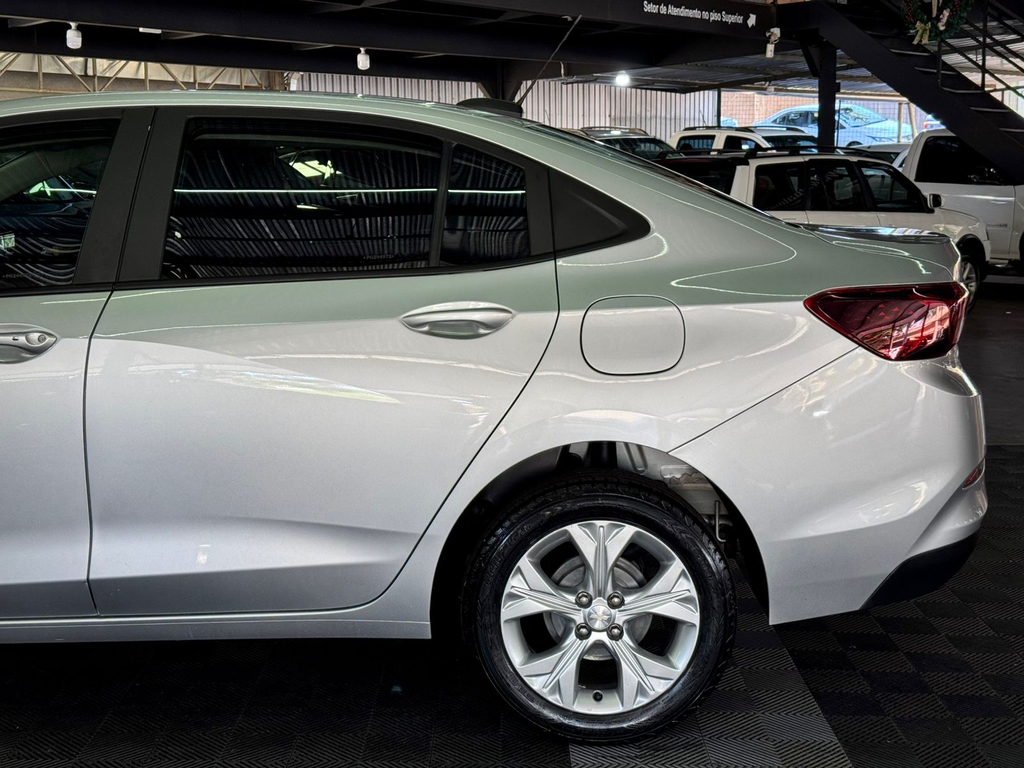 Chevrolet Onix Sedan Prata