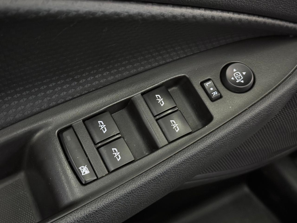 Chevrolet Onix Sedan Prata