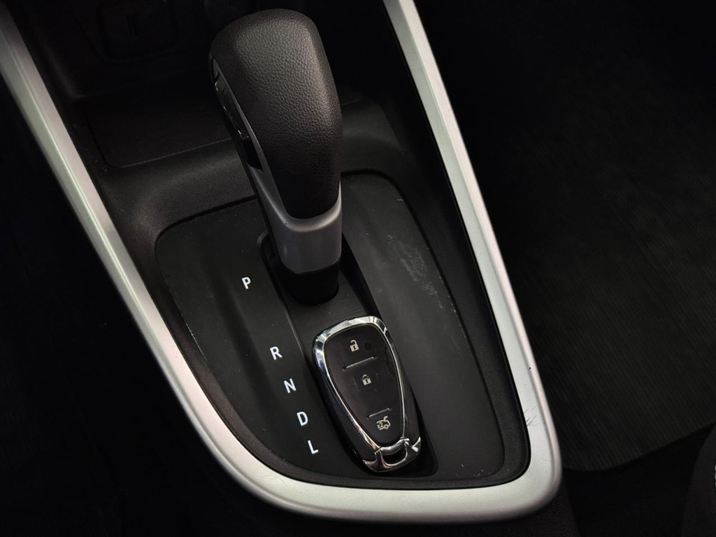 Chevrolet Onix Sedan Prata