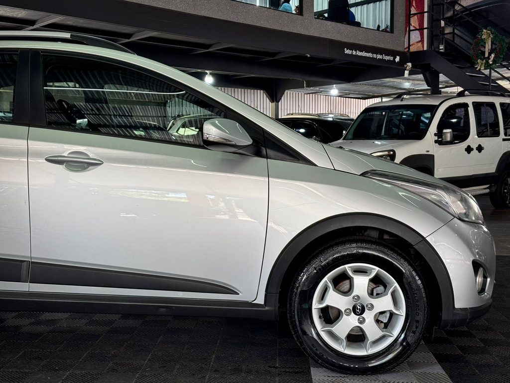 Hyundai HB20X Prata