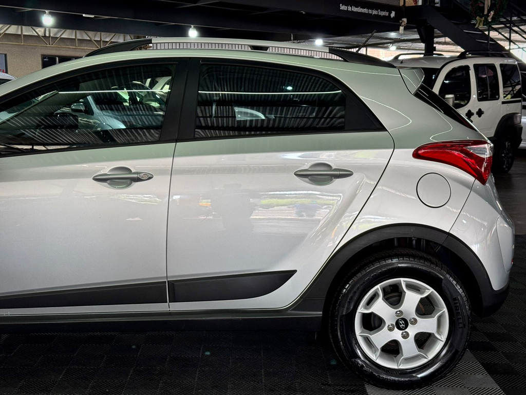 Hyundai HB20X Prata