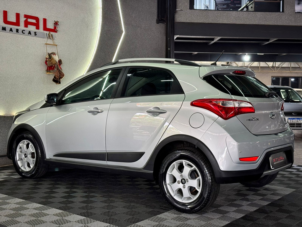 Hyundai HB20X Prata
