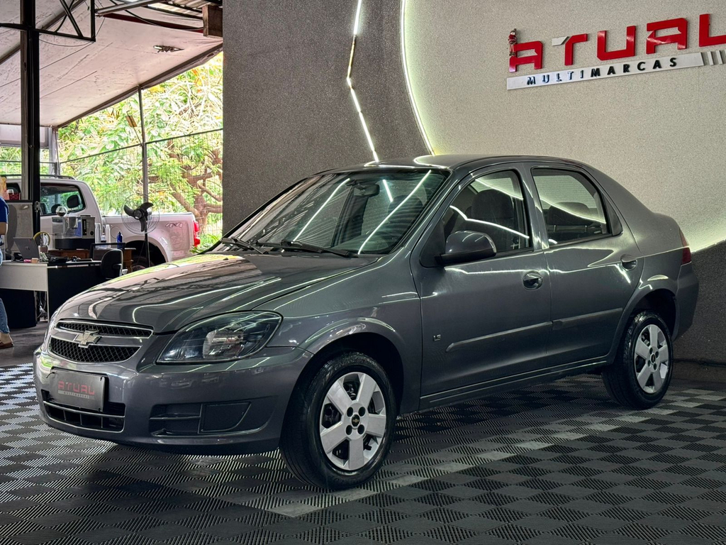 Chevrolet Prisma Cinza