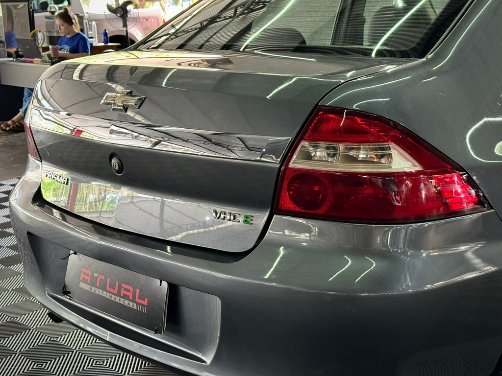 Chevrolet Prisma Cinza