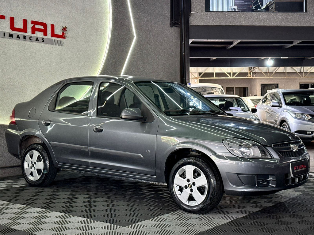 Chevrolet Prisma Cinza