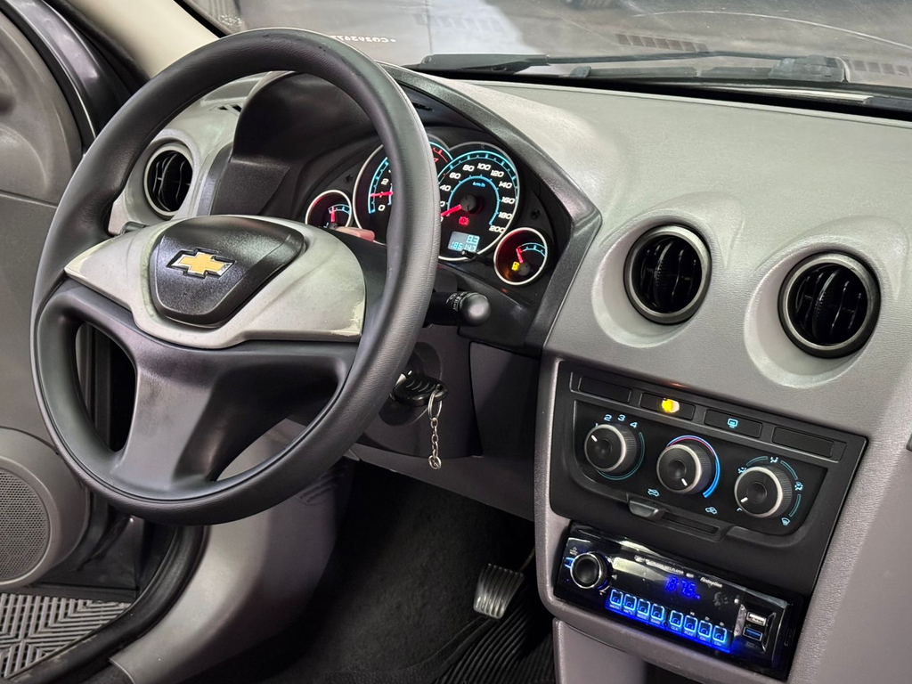 Chevrolet Prisma Cinza