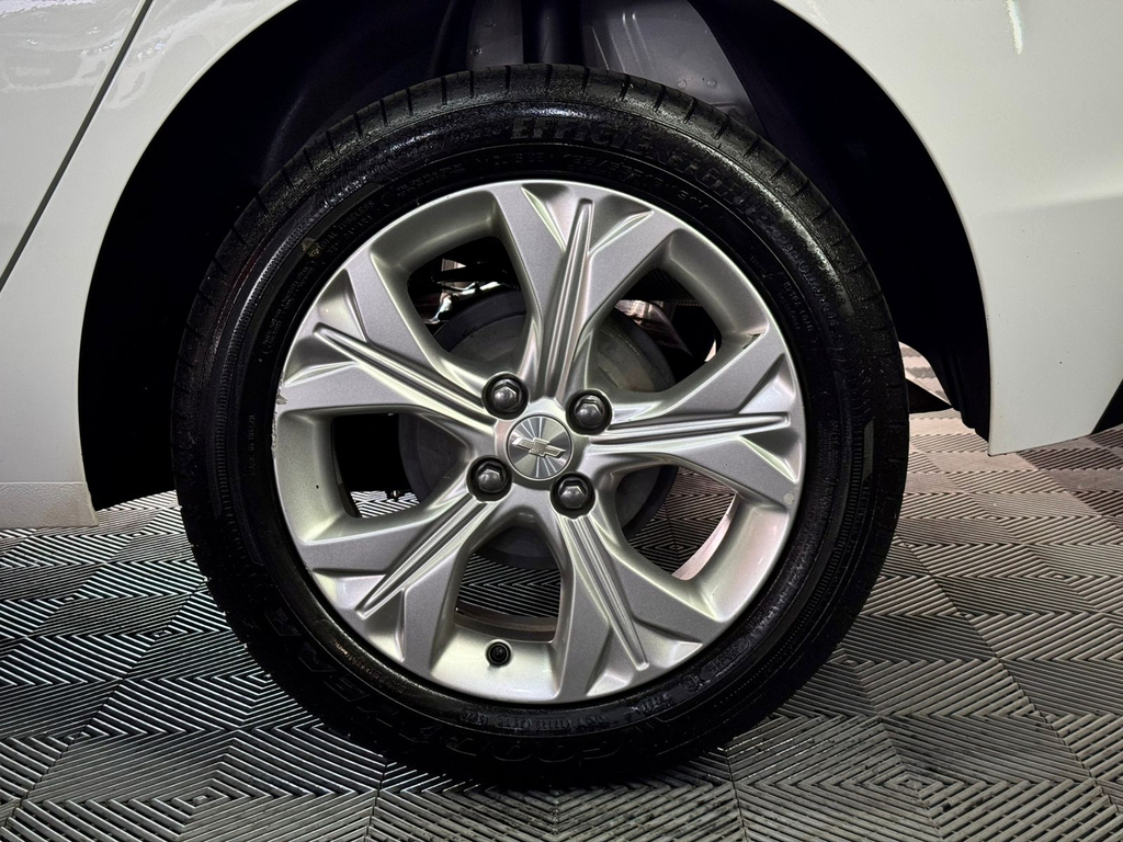 Chevrolet Onix Branco