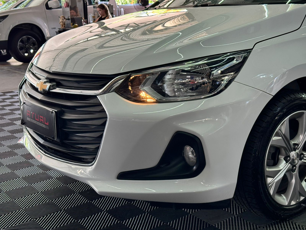 Chevrolet Onix Branco