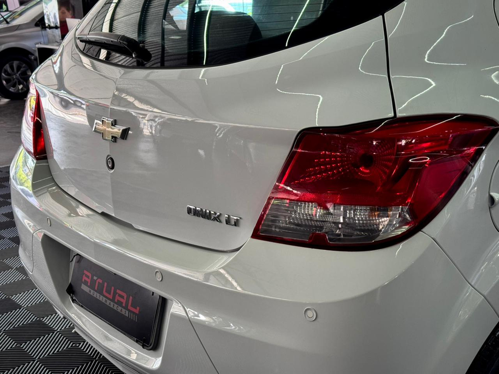 Chevrolet Onix Branco