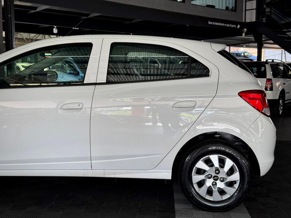 Chevrolet Onix Branco