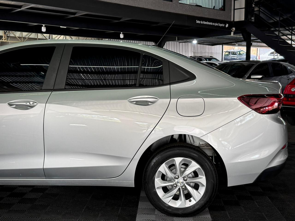 Chevrolet Onix Sedan Prata