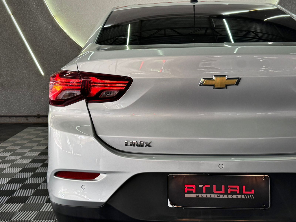 Chevrolet Onix Sedan Prata