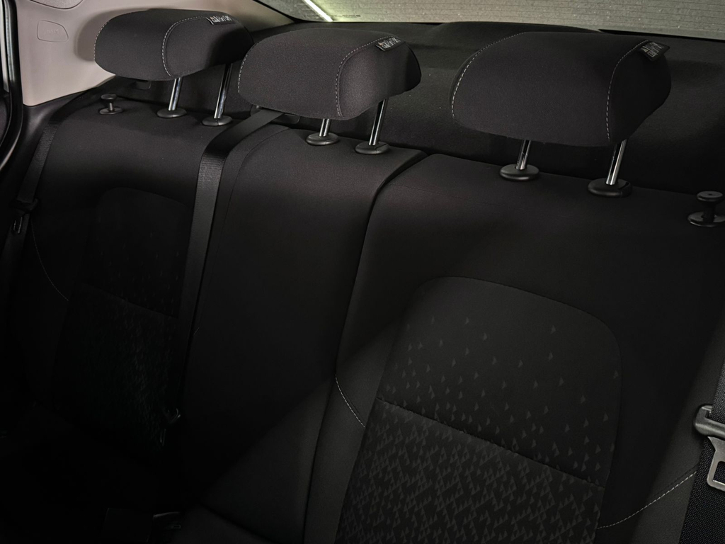 Chevrolet Onix Sedan Prata