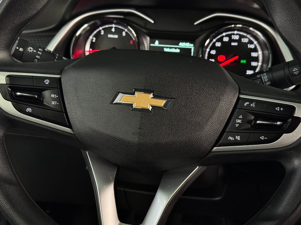 Chevrolet Onix Sedan Prata