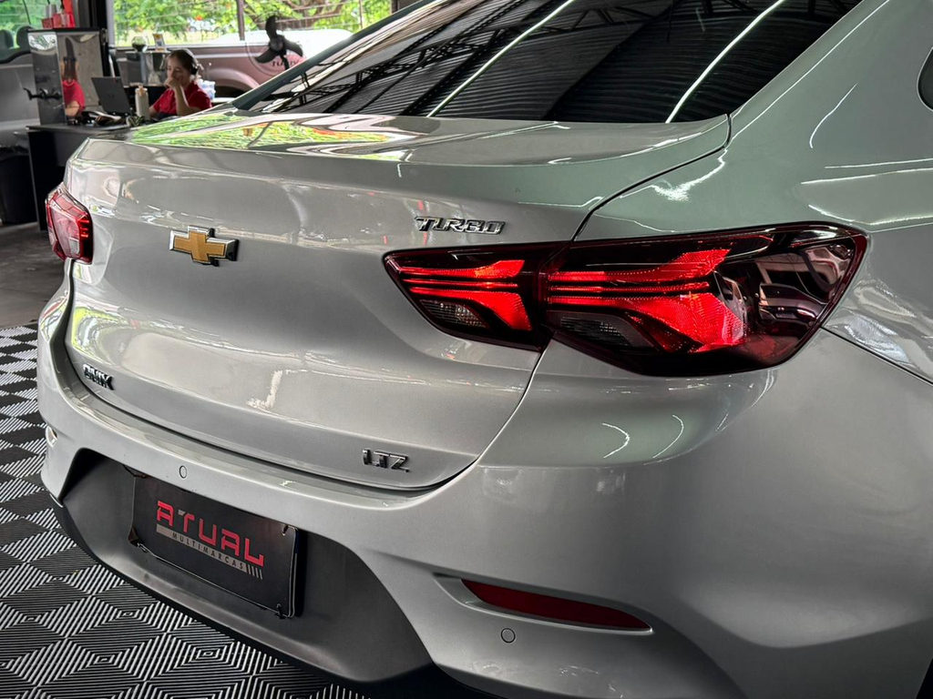 Chevrolet Onix Sedan Prata