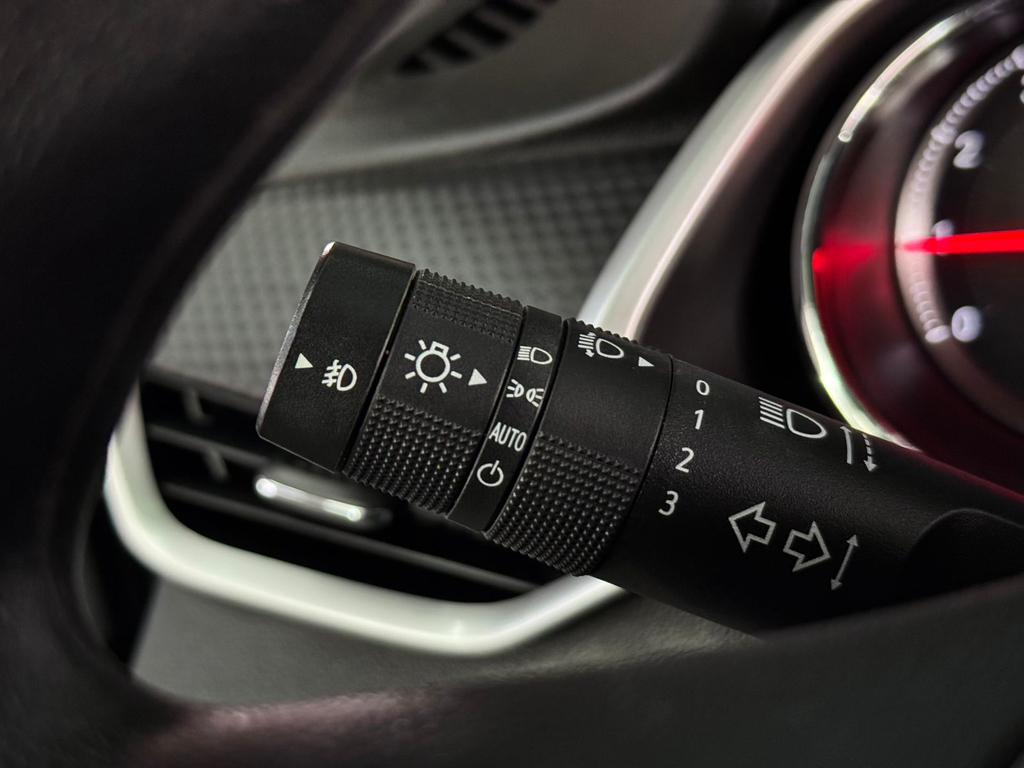 Chevrolet Onix Sedan Prata