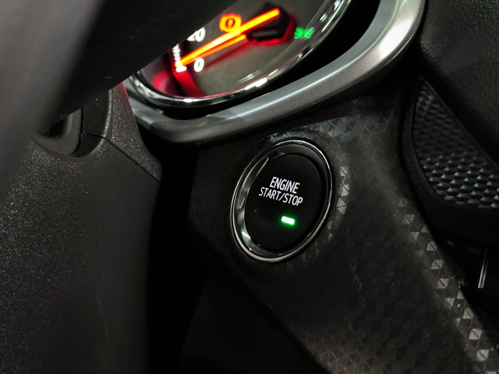 Chevrolet Onix Sedan Prata