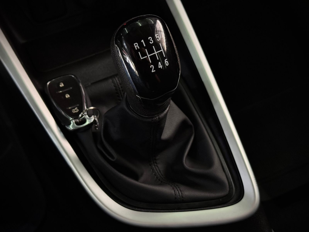 Chevrolet Onix Sedan Prata