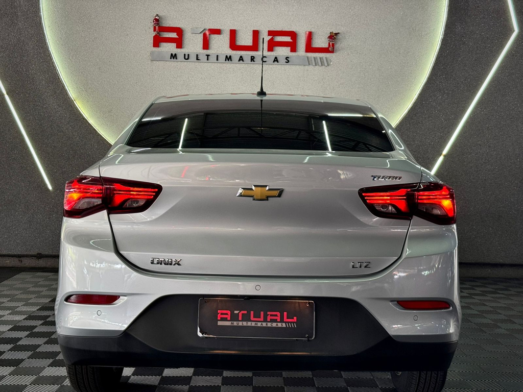 Chevrolet Onix Sedan Prata
