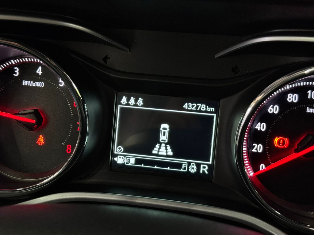 Chevrolet Tracker Cinza