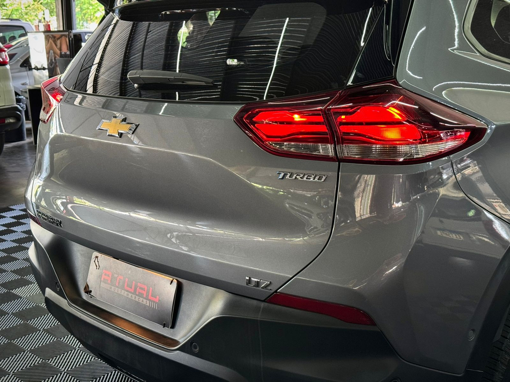 Chevrolet Tracker Cinza