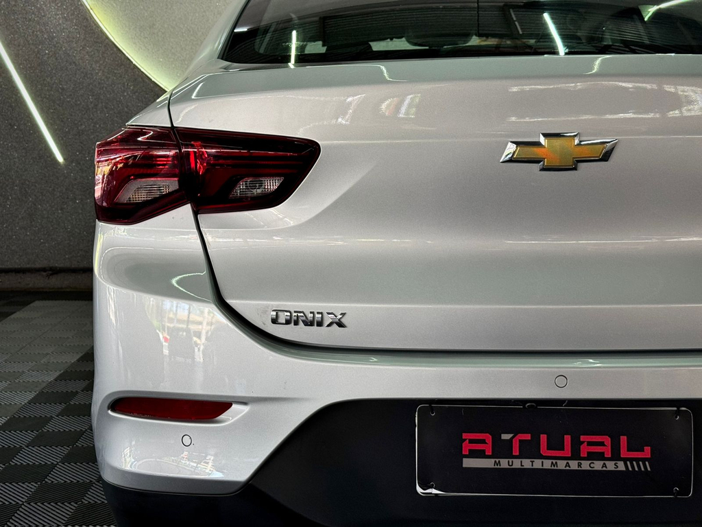 Chevrolet Onix Sedan Prata