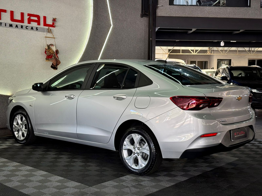 Chevrolet Onix Sedan Prata