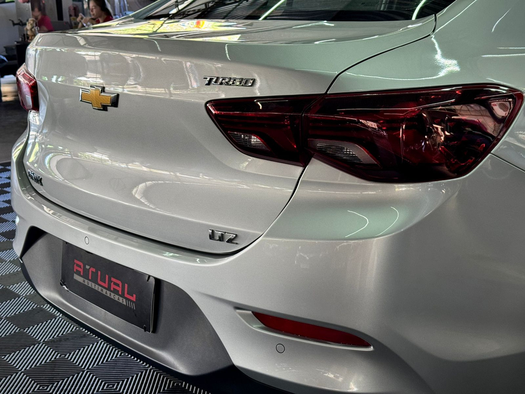 Chevrolet Onix Sedan Prata