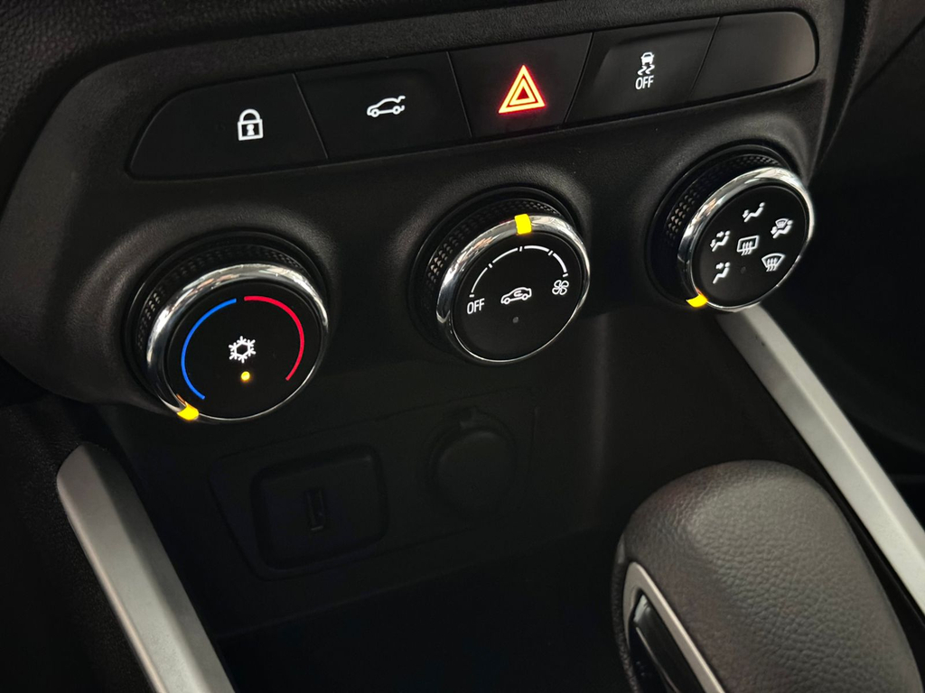 Chevrolet Onix Sedan Prata