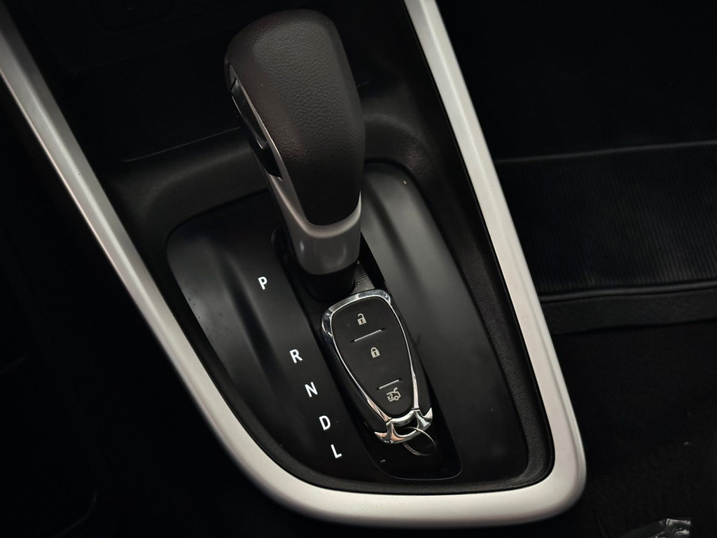 Chevrolet Onix Sedan Prata