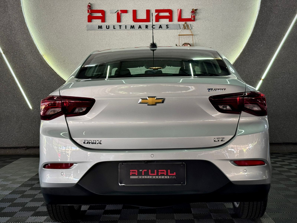 Chevrolet Onix Sedan Prata
