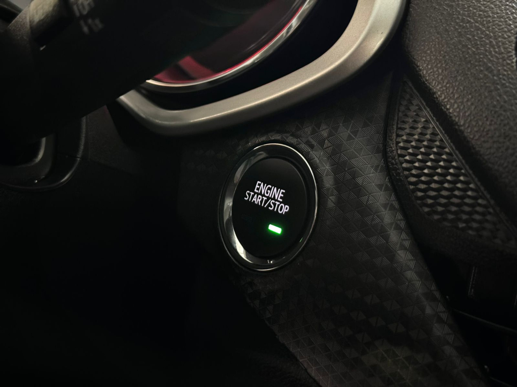 Chevrolet Onix Sedan Prata