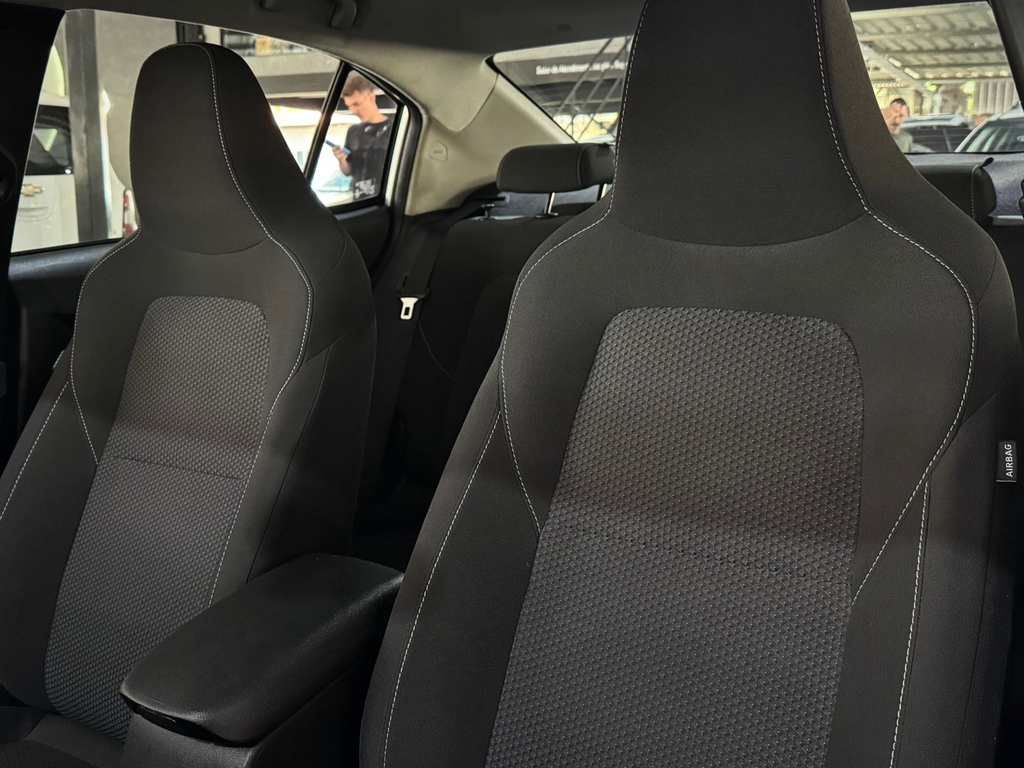 Chevrolet Onix Sedan Prata