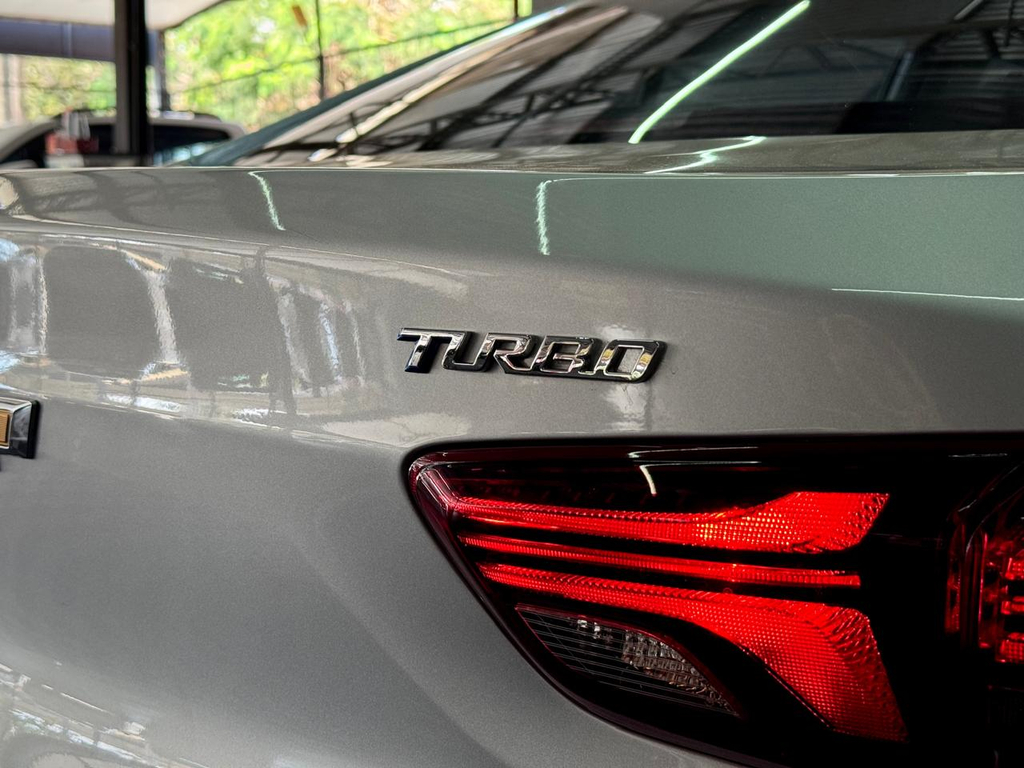 Chevrolet Onix Sedan Prata