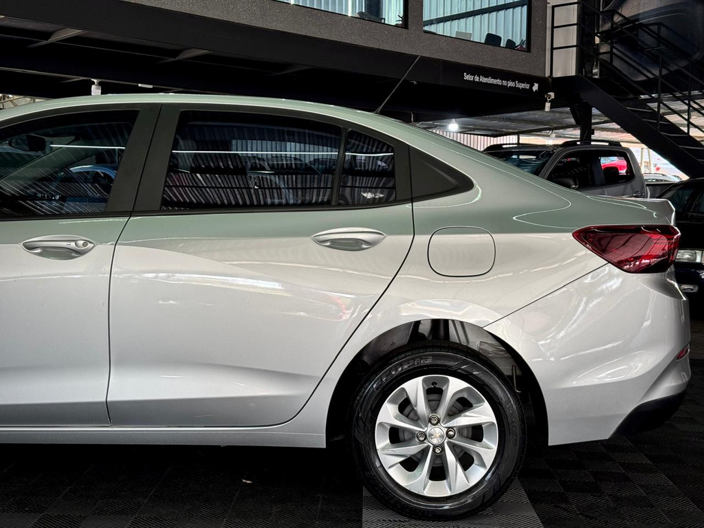 Chevrolet Onix Sedan Prata