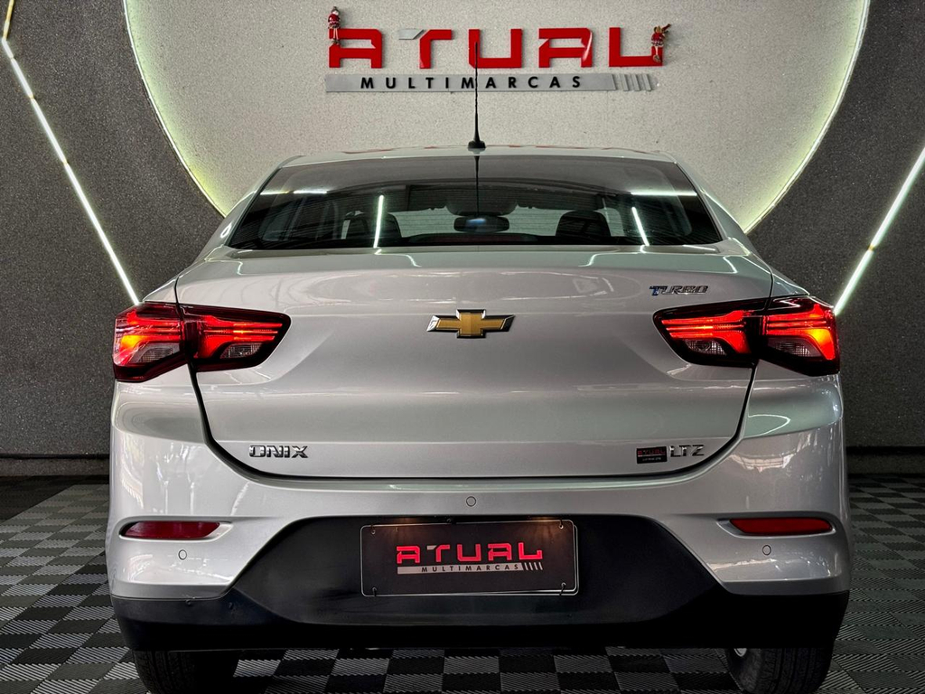 Chevrolet Onix Sedan Prata