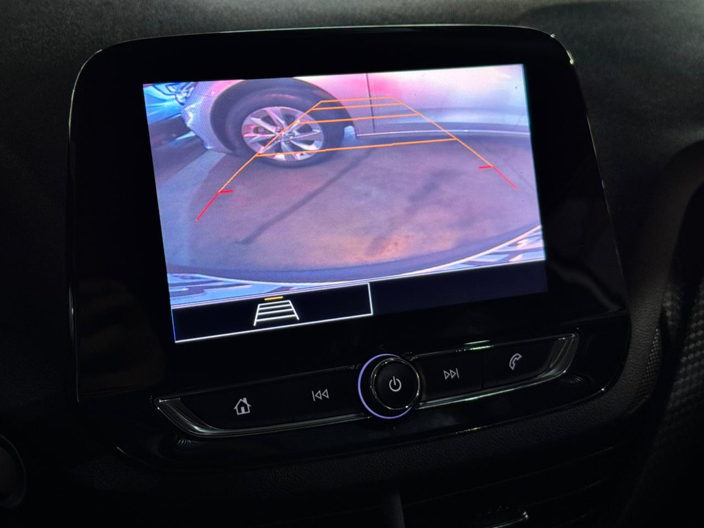 Chevrolet Onix Sedan Prata