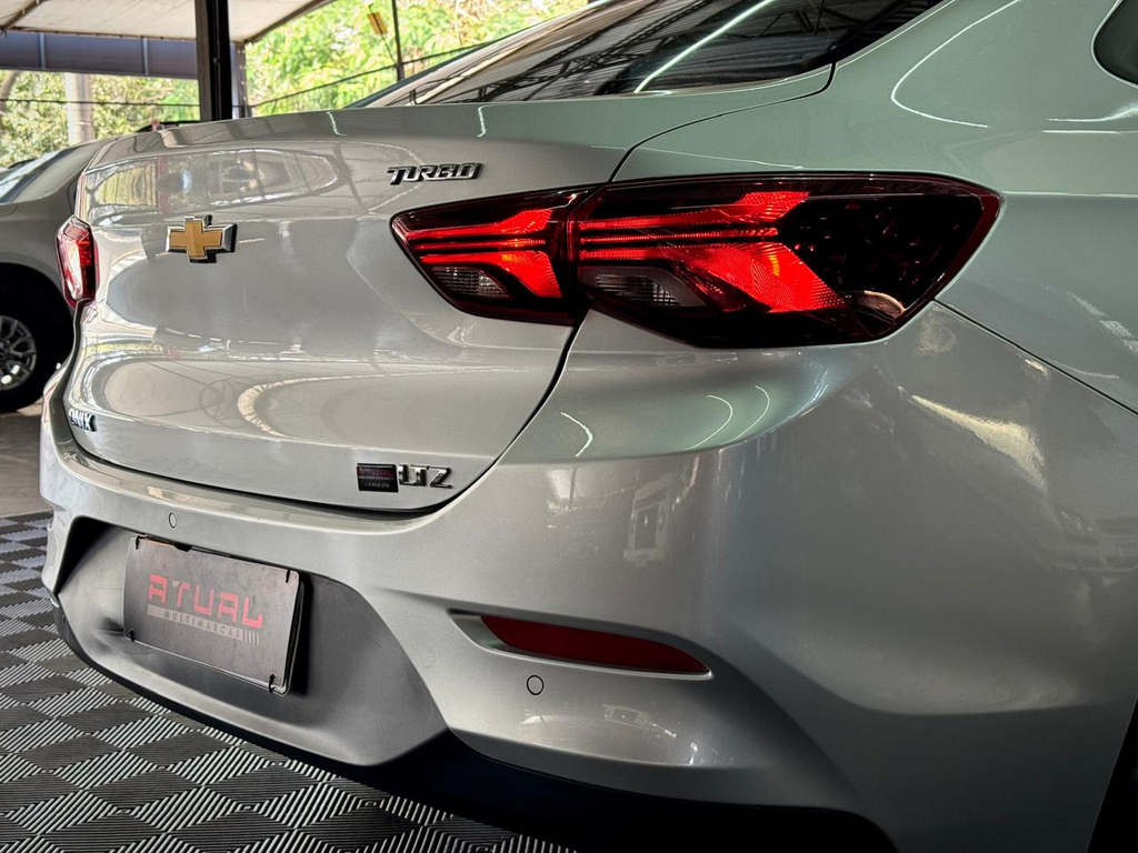Chevrolet Onix Sedan Prata