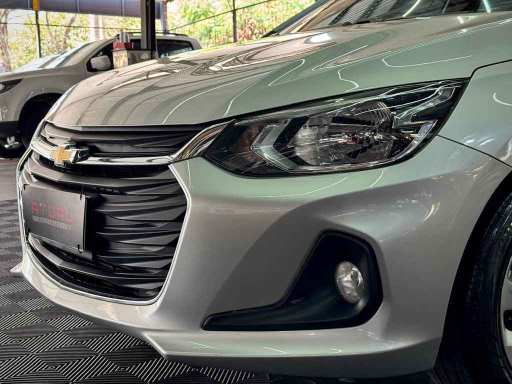Chevrolet Onix Sedan Prata